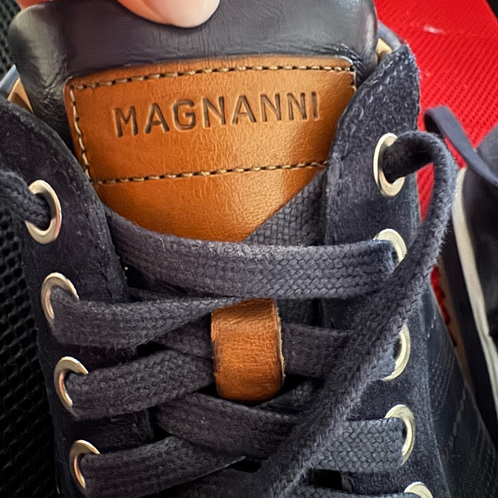 Magnanni Navy Leather & Suede Low-Top Size 11 Excellent Condition (worn once)